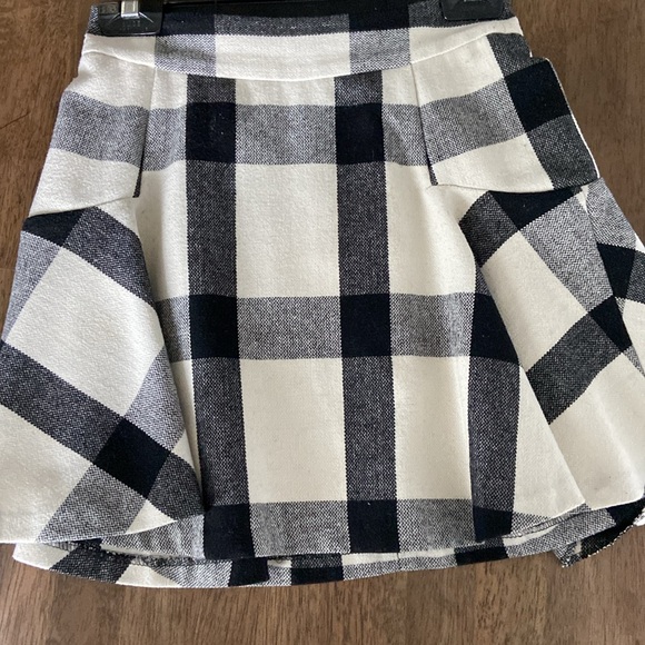 Taylor Swifts Banana Republic Plaid Skirt - Picture 7 of 8